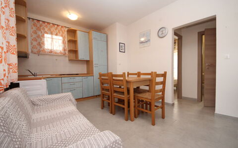 Villa Fausta: Meubles, Bâtiment, Fenêtre, Cadre, Confort, Porte, Bois, Design Intérieur, Maison