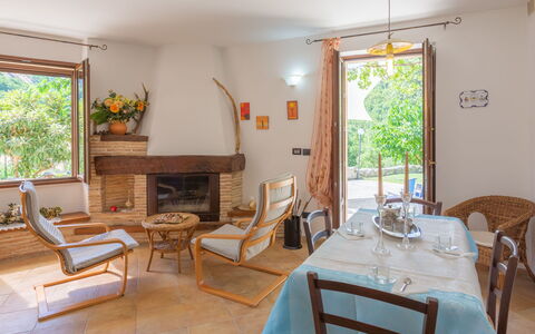 Rosario: Table, Meubles, Chaise, Fenêtre, Fleur, Bleu Azur, Bois, Bâtiment, Design Intérieur