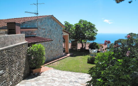 Le Ortensie: Propriété, Maison, Mur, Bâtiment, Ville, Ciel, Immobilier, Arbre, Vacances, Village