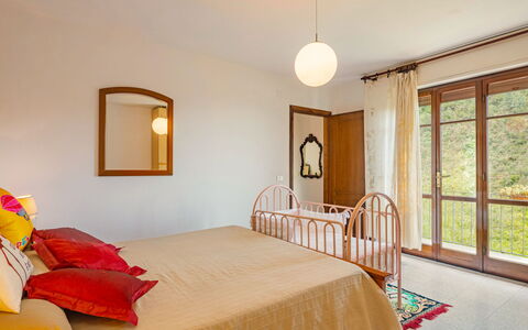 La Sperduta: Propriété, Meubles, Bâtiment, Fenêtre, Bois, Table, Confort, Ombre, Design Intérieur