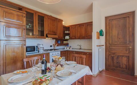 Luca: Cabinetry, Comptoir, Meubles, Aliments, Table, Appareil De Cuisine, Bois, Cuisine, Design Intérieur, Porte