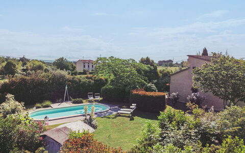 Villa Ulivo: Plante, Ciel, Nuage, Communauté Des Plantes, Bâtiment, Piscine, Arbre, L'Eau, Lot Terre, Végétation