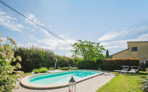 Villa Ulivo: Bois, Éclairage, Design Intérieur, Sol, Sol, Salon, Immobilier, Dur, Table, Faisceau
