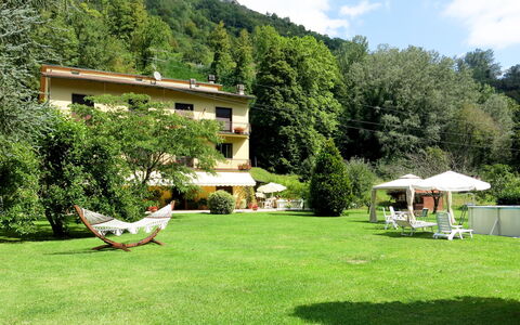 Bagni di Lucca 622: Plante, Ciel, Nuage, Propriété, Bâtiment, La Nature, Vert, Arbre, Botanique, Maison
