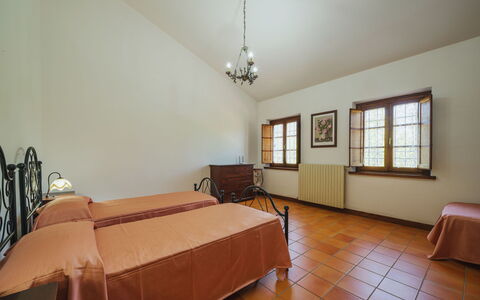 Buratto: Propriété, Fenêtre, Bâtiment, Bois, Confort, Éclairage, Design Intérieur, Salon, Maison, Salle