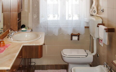 Agrifoglio: Salle De Bains, Pièce, Propriété, Design Intérieur, Sol, Meubles, Évier, Bâtiment, Luminaire Plomberie, Architecture