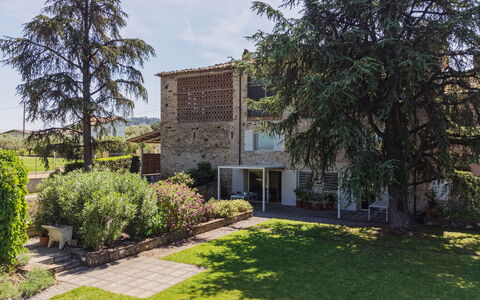 Rustico dei Canali: Plante, Ciel, Bâtiment, Arbre, Nuage, Lot Terre, Paysage Naturel, Chalet, Herbe, Fenêtre