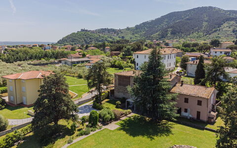 Rustico dei Canali: Ciel, Nuage, Plante, Paysage Naturel, Lot Terre, Arbre, Bâtiment, Architecture, Végétation, Quartier