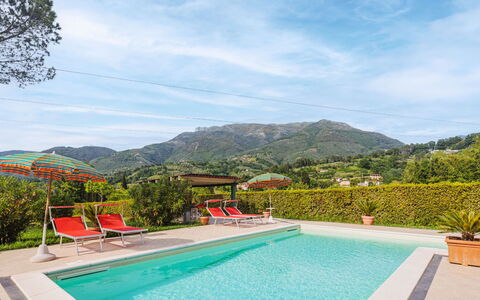 Verde Versilia: L'Eau, Nuage, Ciel, Plante, Bâtiment, Propriété, Piscine, La Nature, Bleu Azur, Chaise