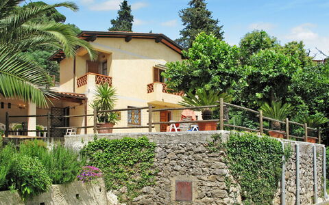 Alba: Ciel, Plante, Nuage, Bâtiment, Propriété, Fenêtre, Arbre, Maison, Lot Terre, Chalet