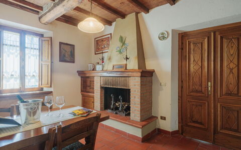 Paradiso: Propriété, Fenêtre, Porte, Bois, Design Intérieur, Sol, Sol, Table, Tache De Bois, Salon