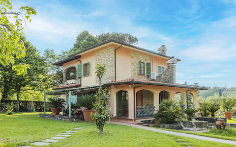 Costacce: Nuage, Plante, Ciel, Bâtiment, Fenêtre, Arbre, Maison, Chalet, Loisir, Herbe
