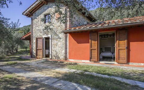 Iacopo: Meubles, Propriété, Ventilateur De Plafond, Cabinetry, Table, Canapé, Éclairage, Cadre, Bois, Comptoir