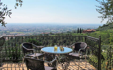 Iacopo: Propriété, Immobilier, Maison, Ciel, Domicile, Table, Patio, Meubles, Bâtiment, Arbre