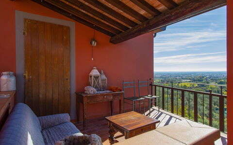 Francesco: Meubles, Propriété, Table, Bâtiment, Confort, Ciel, Bois, Design Intérieur, Plante, Sol