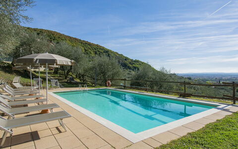 Francesco: L'Eau, Ciel, Propriété, Piscine, Bâtiment, Nuage, Rectangle, Arbre, Plante, Mobilier De Jardin