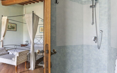 Desideri: Tete De Douche, Propriété, Luminaire Plomberie, Salle De Bains, Douche, Panneau De Douche, Tige De Douche, Design Intérieur, Maison, Bar De Douche