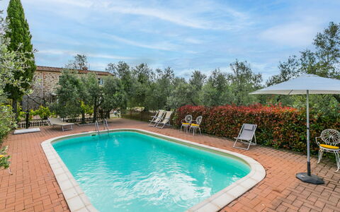 La Casina: L'Eau, Plante, Ciel, Propriété, Nuage, Piscine, Bleu Azur, Arbre, Bâtiment, Loisir