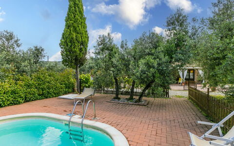 La Casina: L'Eau, Nuage, Plante, Ciel, Propriété, Vert, Arbre, Paysage Naturel, Piscine, Loisir