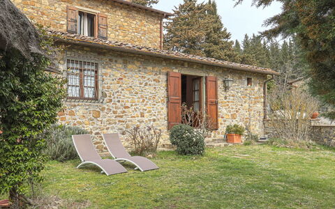 Vignole: Plante, Bâtiment, Fenêtre, Propriété, Ciel, Arbre, Lot Terre, Herbe, Végétation, Maison