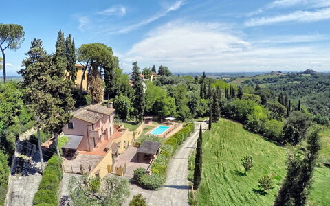 Pillo di Sopra: Propriété, Paysage Naturel, Ciel, Jardin, Arbre, Zone Rurale, Tourisme, La Photographie, Paysage, Immobilier