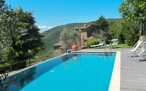 Capanna: L'Eau, Ciel, Bâtiment, Propriété, Plante, Piscine, Bleu Azur, Chaise, Arbre, Ombre