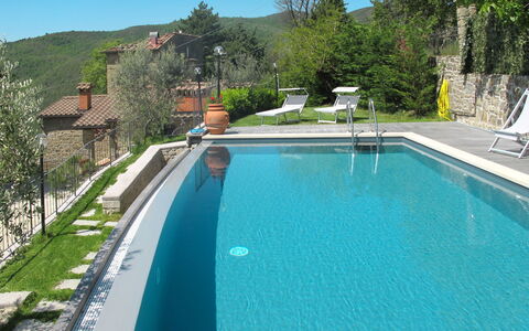 Capanna: L'Eau, Plante, Jour, Ciel, Bâtiment, Piscine, Arbre, Plan D'Eau, Loisir, Ombre