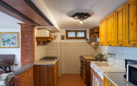 Capanna: Cabinetry, Propriété, Comptoir, Bâtiment, Bois, Architecture, Cuisine, Électroménager, Évier, Sol