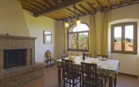 La Casina: Ciel, Table, Meubles, Jour, Propriété, Plante, Montagne, Bleu Azur, Chaise, La Nature