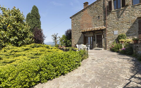 La Casina: Ciel, Table, Meubles, Jour, Propriété, Plante, Montagne, Bleu Azur, Chaise, La Nature