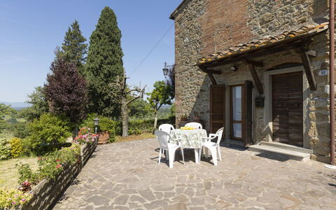 La Casina: Ciel, Table, Meubles, Jour, Propriété, Plante, Montagne, Bleu Azur, Chaise, La Nature