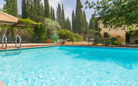 Buca dei Merli: L'Eau, Plante, Ciel, Piscine, Bleu Azur, Arbre, Bâtiment, Herbe, Loisir, Aqua