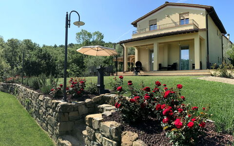 Pianelli: Plante, Ciel, Fleur, Bâtiment, Éclairage Public, Lot Terre, Arbre, Fenêtre, Zone Résidentielle, Chalet