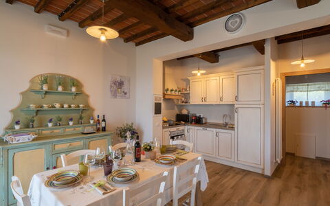 Pianelli: Comptoir, Propriété, Cabinetry, Meubles, Table, Cuisine, Appareil De Cuisine, Bois, Design Intérieur, Éclairage