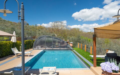 Pianelli: L'Eau, Plante, Ciel, Nuage, Propriété, Piscine, Bleu Azur, Ombre, Mobilier De Jardin, Plan D'Eau