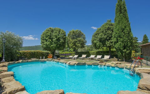 Casa Clotilde: L'Eau, Ciel, Ressources En Eau, Propriété, Nuage, Piscine, La Nature, Bleu, Bleu Azur, Arbre