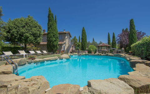 Casa Clotilde: L'Eau, Ciel, Plante, Bleu Azur, Arbre, Paysage Naturel, Bâtiment, Piscine, Loisir, Paysage
