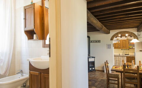 Casa Clotilde: Évier, Meubles, Propriété, Lavabo, Table, Bois, Armoire De Toilette, Salle De Bains, Bâtiment, Robinet