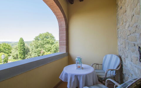 Le Terrazze: Propriété, Bâtiment, Table, Plante, Ciel, Chaise, Bleu Azur, Ombre, Fenêtre, Vaisselle