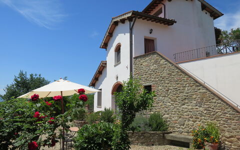 Melograno: Plante, Ciel, Bâtiment, Propriété, Fenêtre, Maison, Fleur, Arbre, Chalet, Nuage