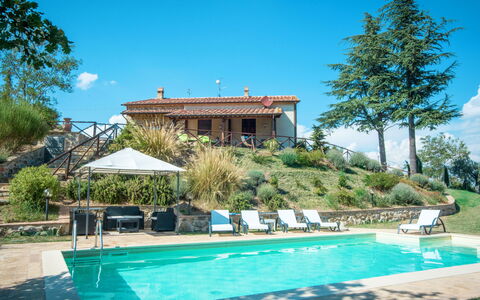 Villa al Sole: Propriété, Piscine, Maison, Bâtiment, Immobilier, Biens, Villa, Ciel, Vacances, Domicile