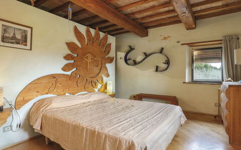 Maestraccio: Chambre, Lit, Pièce, Propriété, Meubles, Cadre De Lit, Plafond, Design Intérieur, Mur, Drap De Lit