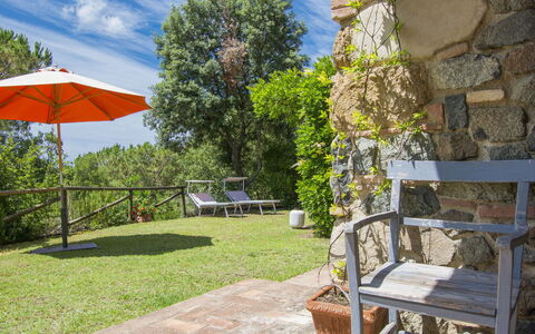 Podere Gabruccino: Nuage, Plante, Ciel, Meubles, Propriété, Bâtiment, Ombre, Mobilier De Jardin, Table, Arbre
