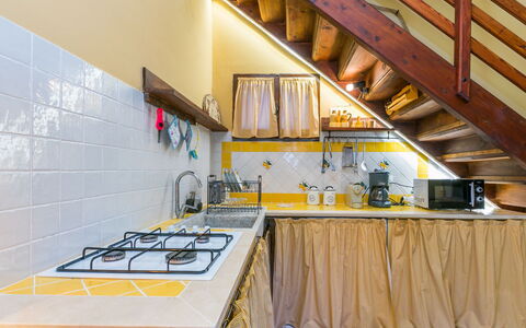Podere Cerbaia (Smr100): Cabinetry, Comptoir, Meubles, Bâtiment, Cuisine, Bois, Design Intérieur, Table, Étagère, Sol