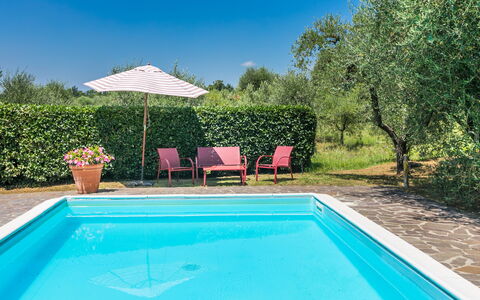 Podere Cerbaia (Smr100): L'Eau, Plante, Ciel, Propriété, Piscine, Vert, Bleu Azur, Bleu, Ombre, Rectangle