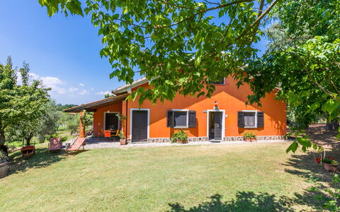 Podere Cerbaia (Smr100): Plante, Bâtiment, Ciel, Fenêtre, Paysage Naturel, Arbre, Maison, Lot Terre, Ombre, Nuage