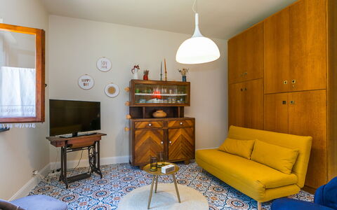 Podere Cerbaia (Smr100): Meubles, Propriété, Canapé, Bleu, Éclairage, Design Intérieur, Bois, Table, Confort, Salon