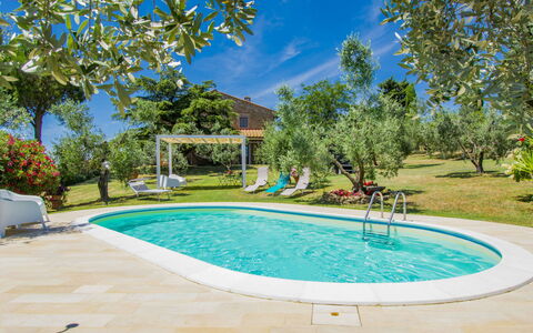 Casa Bensa: L'Eau, Plante, Ciel, Propriété, Piscine, Bleu Azur, La Nature, Nuage, Arbre, Ombre