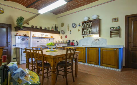 Casa Bensa: Table, Meubles, Cadre, Chaise, Bois, Architecture, Design Intérieur, Immobilier, Bâtiment, Cuisine