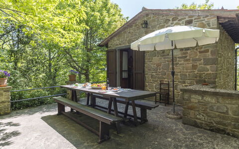 Cottage Contadina: Ciel, Table, Meubles, Jour, Propriété, Plante, Montagne, Bleu Azur, Chaise, La Nature